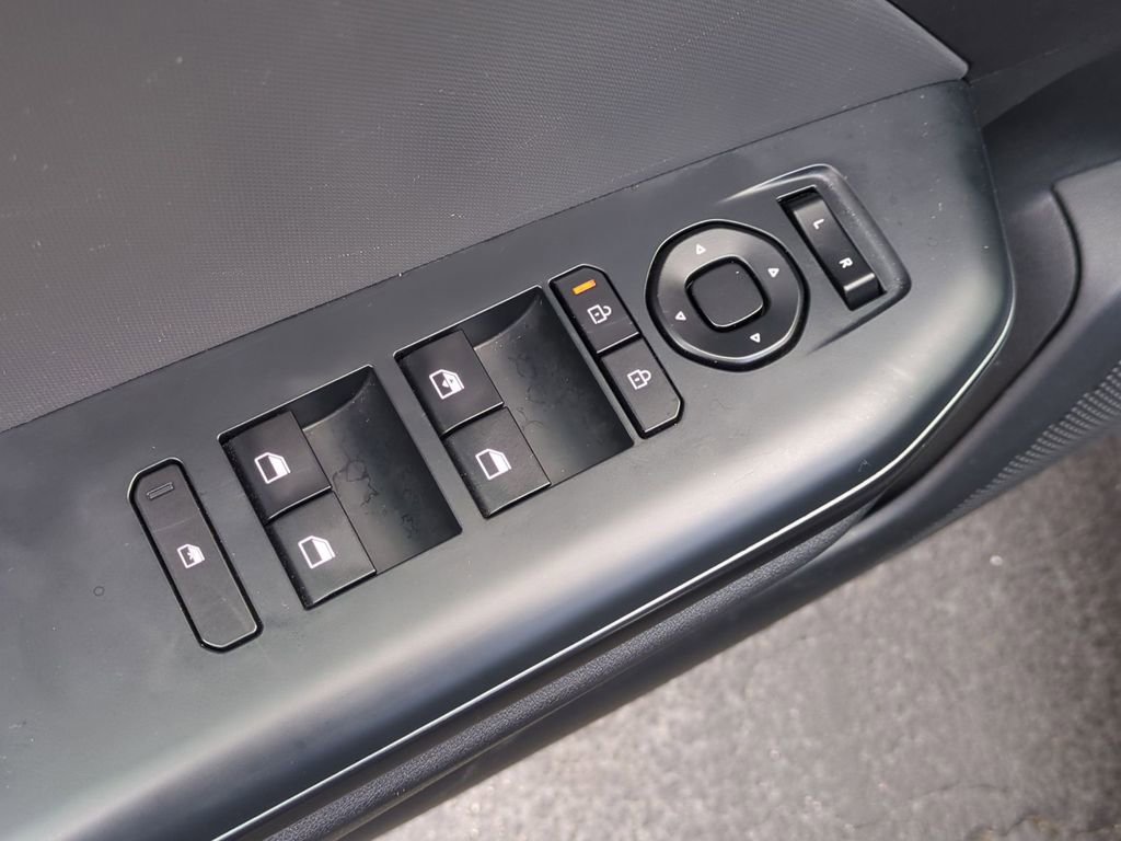 Used 2025 Kia K4 LXS image 13