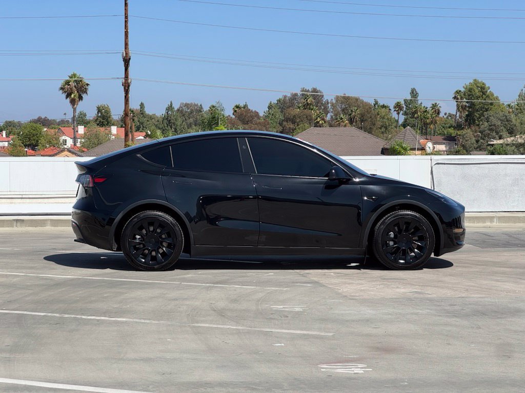 Used 2023 Tesla Model Y Long Range AWD/4WD image 29