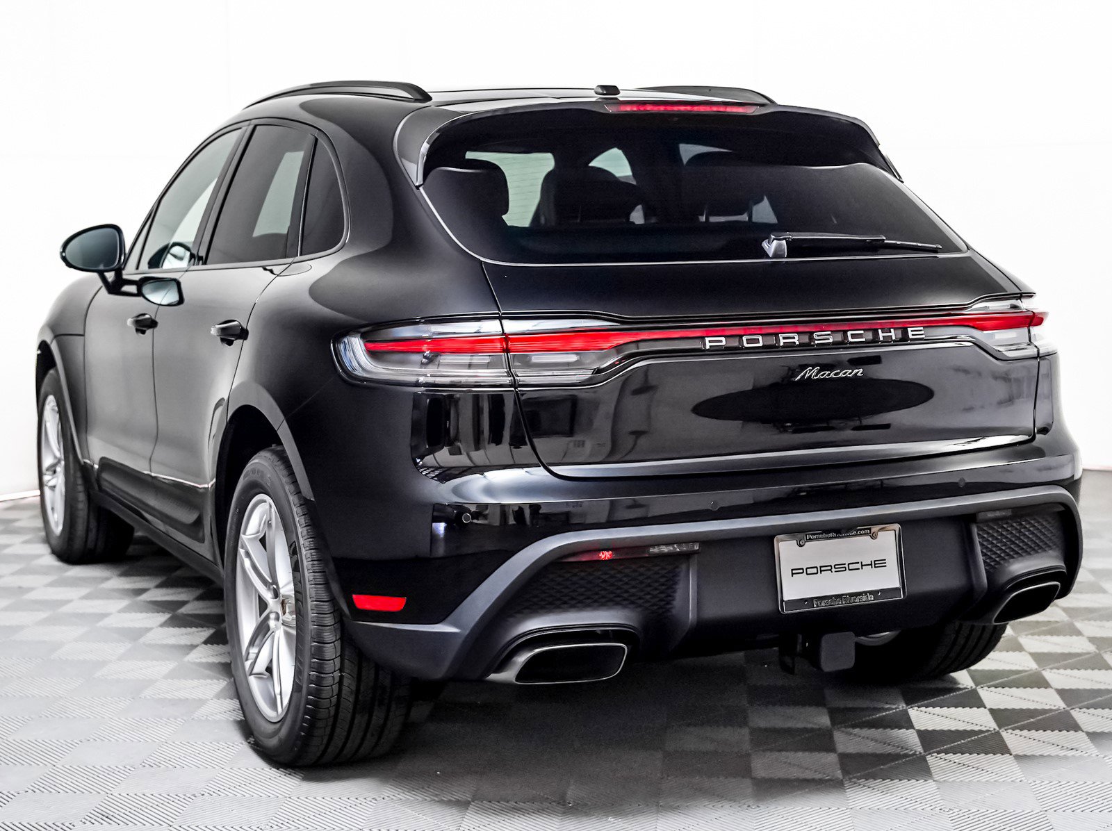 New 2026 Porsche Macan image 3
