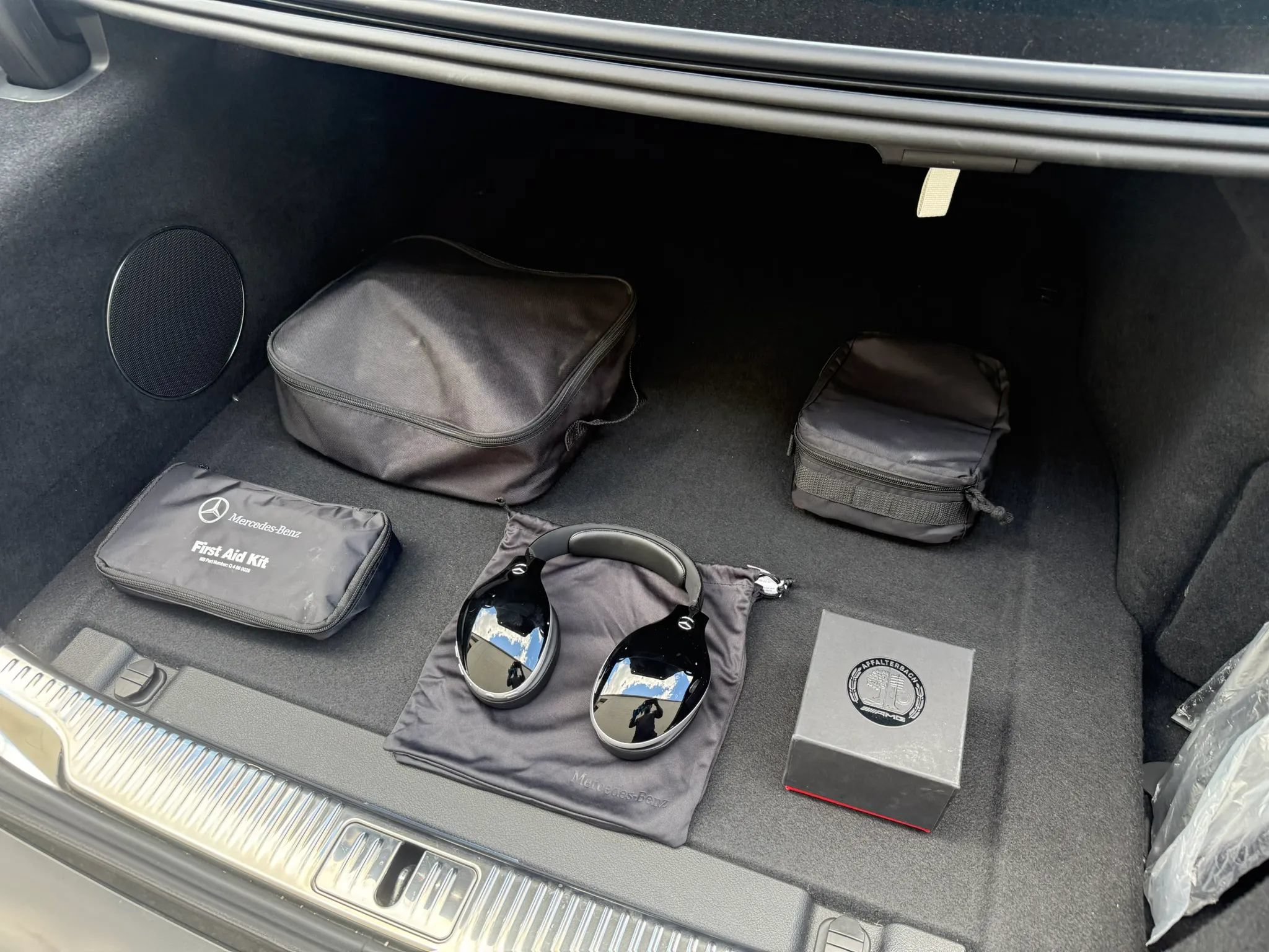 Used 2024 Mercedes-Benz S 63 AMG S w/ Carbon Fiber Exterior Package image 40