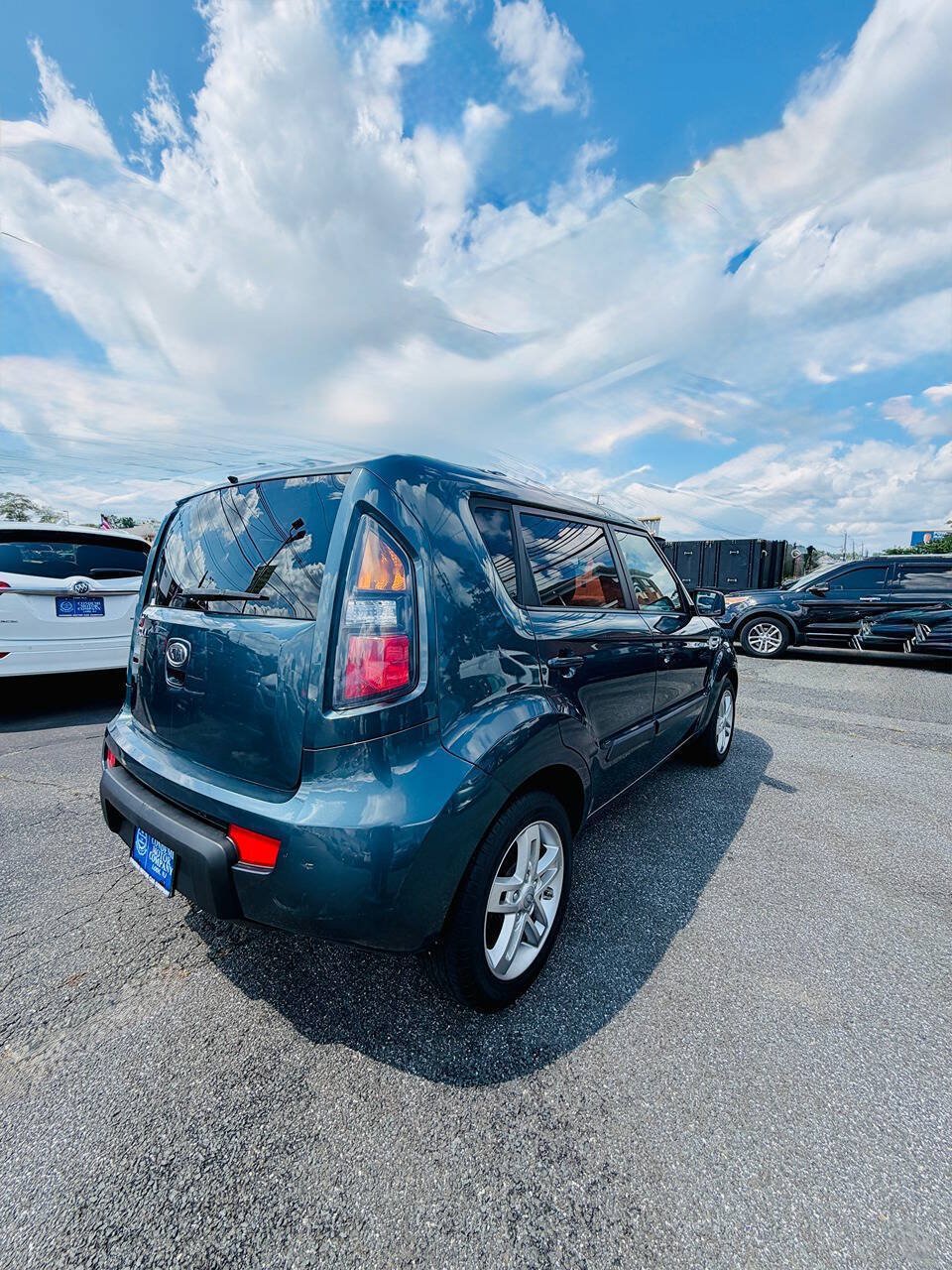 Used 2011 Kia Soul + w/ Audio Pkg FWD image 10