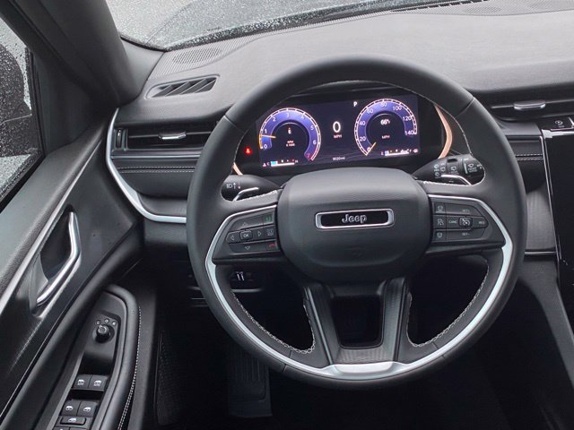 Used 2025 Jeep Grand Cherokee L Laredo AWD/4WD image 28