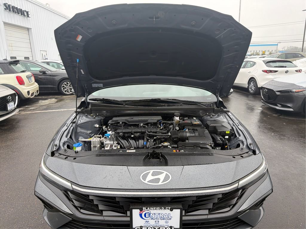 Certified 2025 Hyundai Elantra SEL image 11