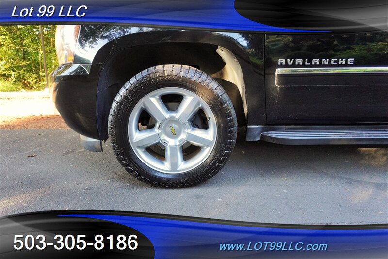 Used 2012 Chevrolet Avalanche LTZ AWD/4WD image 24