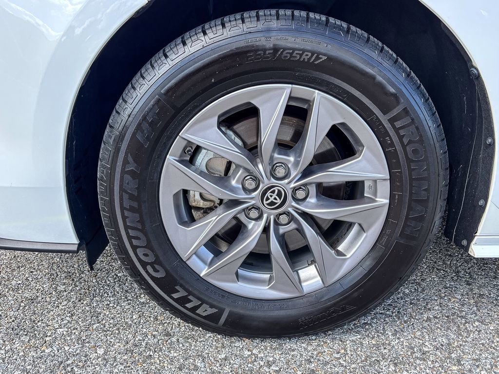 Used 2023 Toyota Sienna LE image 13