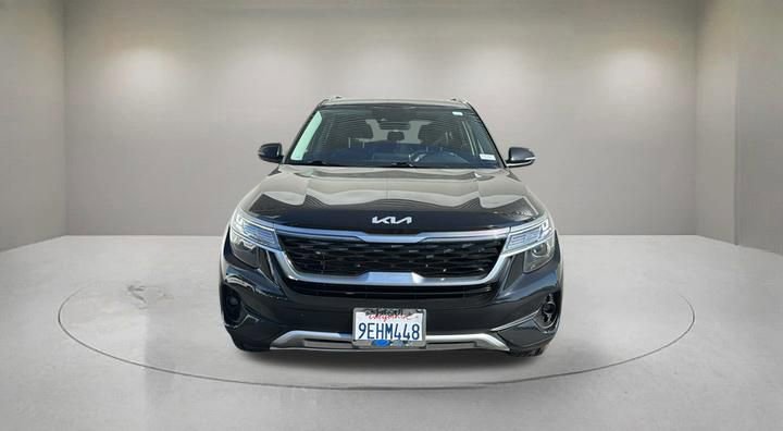 Used 2023 Kia Seltos S w/ Navigation Package FWD image 2