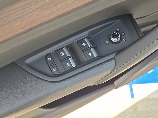 Used 2025 Audi Q5 e Premium AWD/4WD image 15
