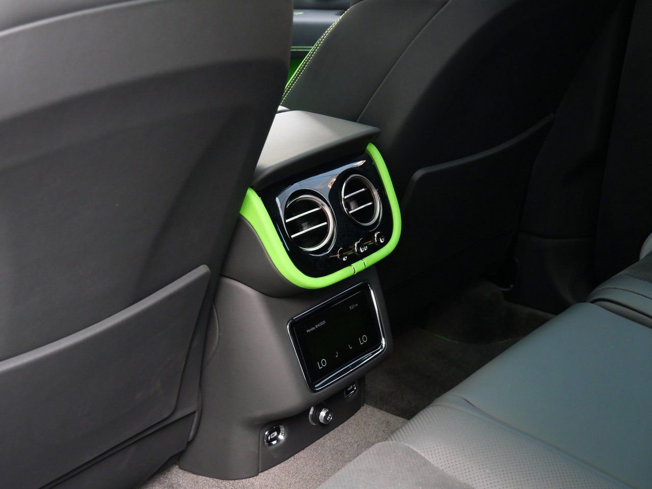 Used 2025 Bentley Bentayga AWD/4WD image 22