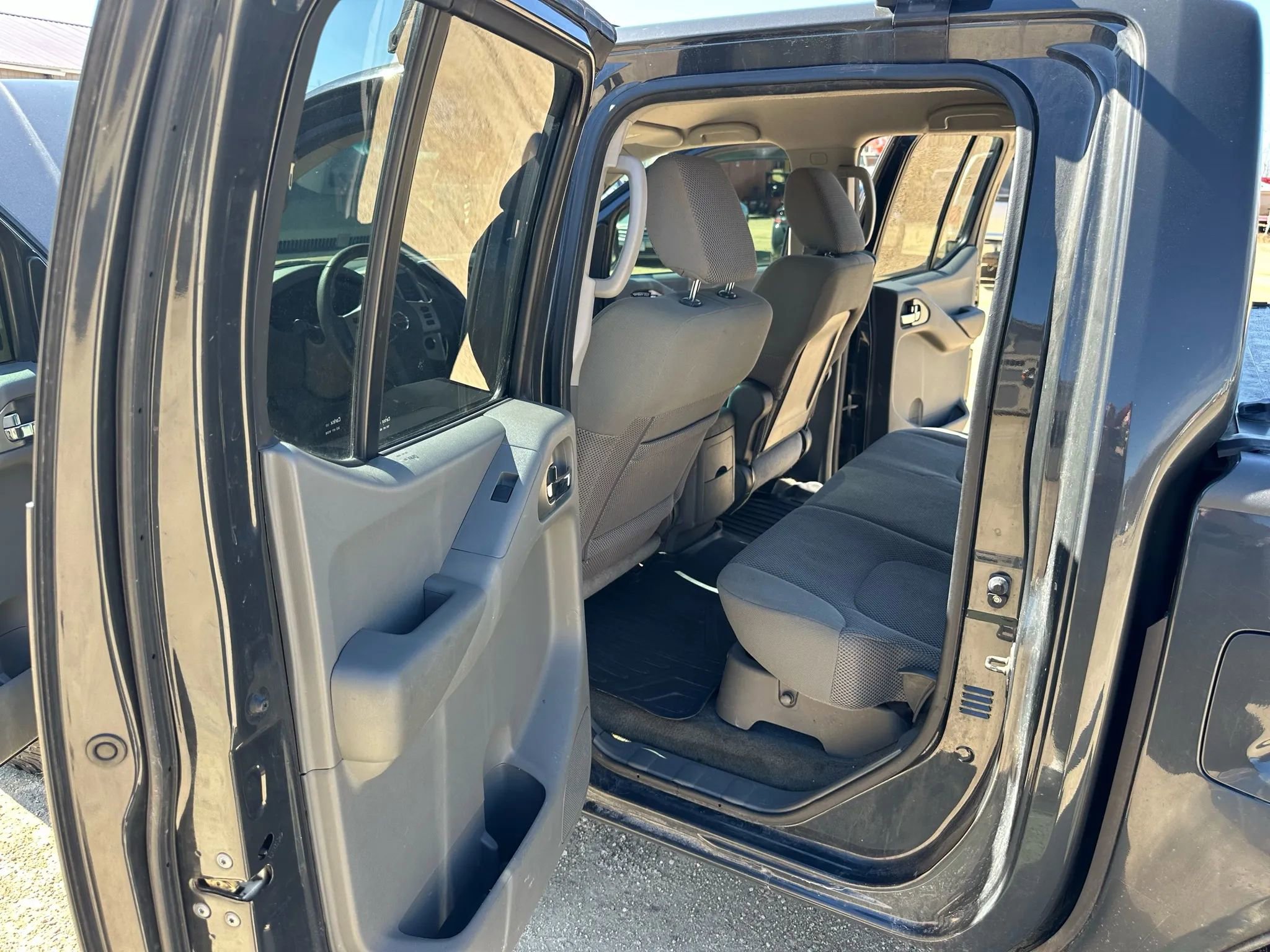 Used 2013 Nissan Frontier SV image 10