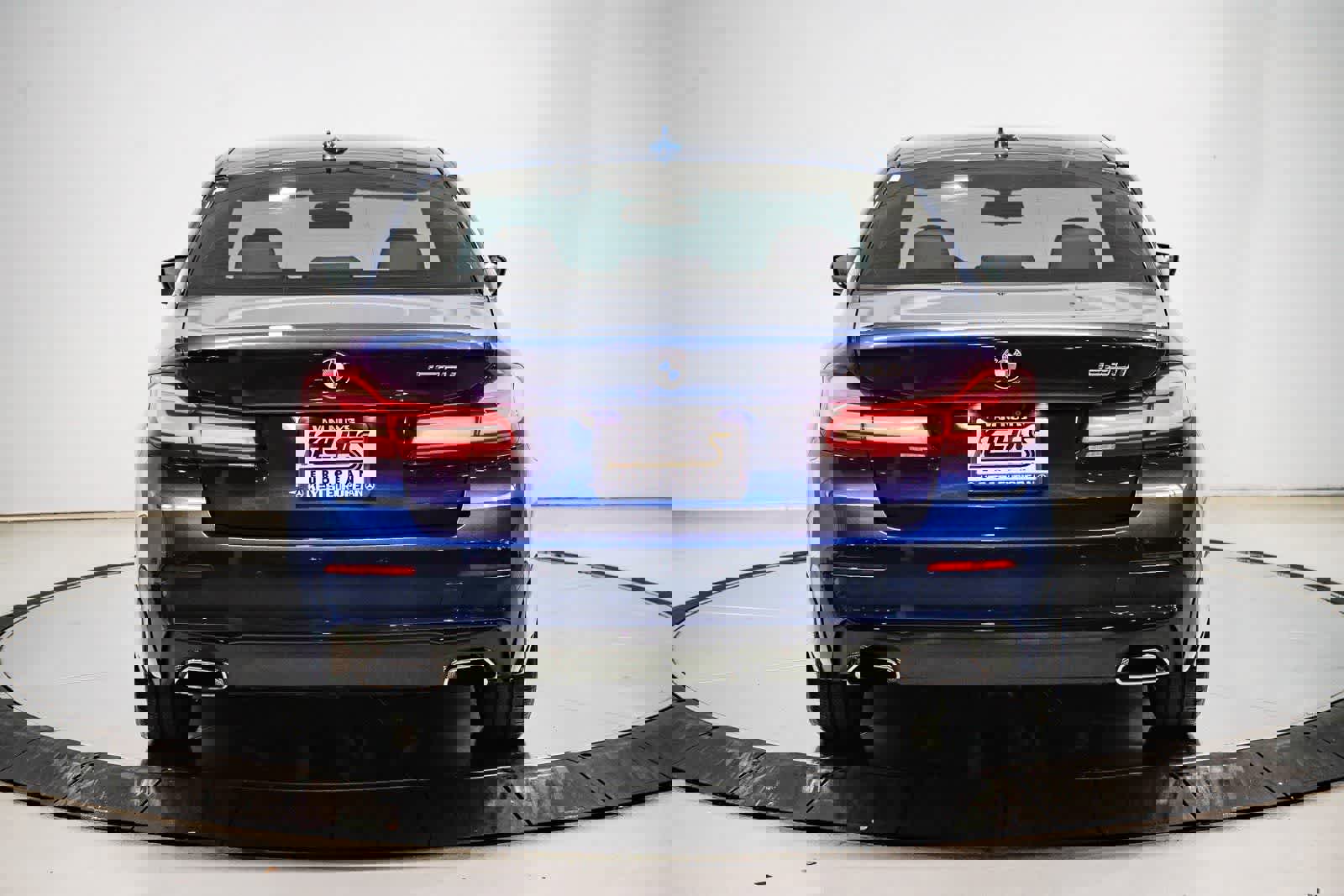 Used 2023 BMW 530i w/ Premium Package image 3