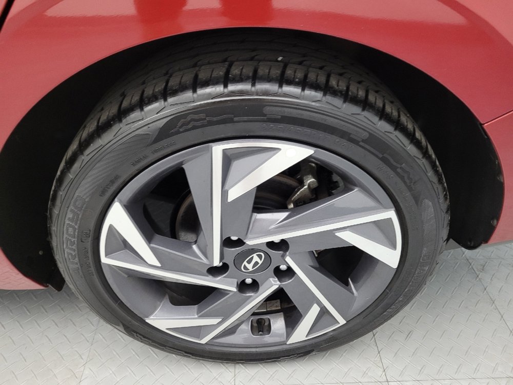 Used 2025 Hyundai Elantra SEL FWD image 31