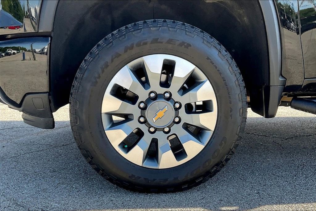 Used 2024 Chevrolet Silverado 2500 Custom w/ Custom Convenience Package AWD/4WD image 8