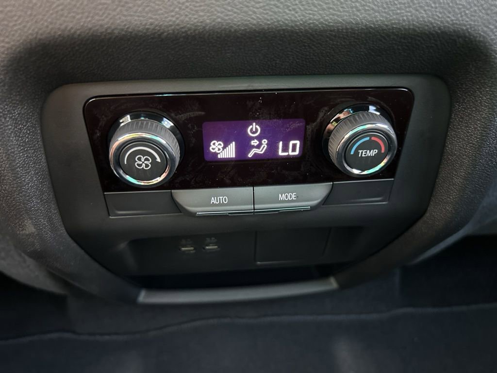 Used 2026 Chevrolet Traverse LT image 13