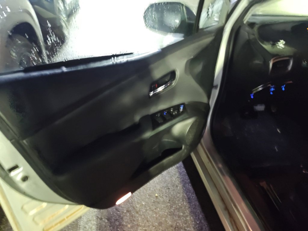 Used 2021 Toyota Prius Prime XLE FWD image 5