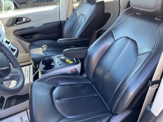 Used 2023 Chrysler Pacifica Touring-L image 12