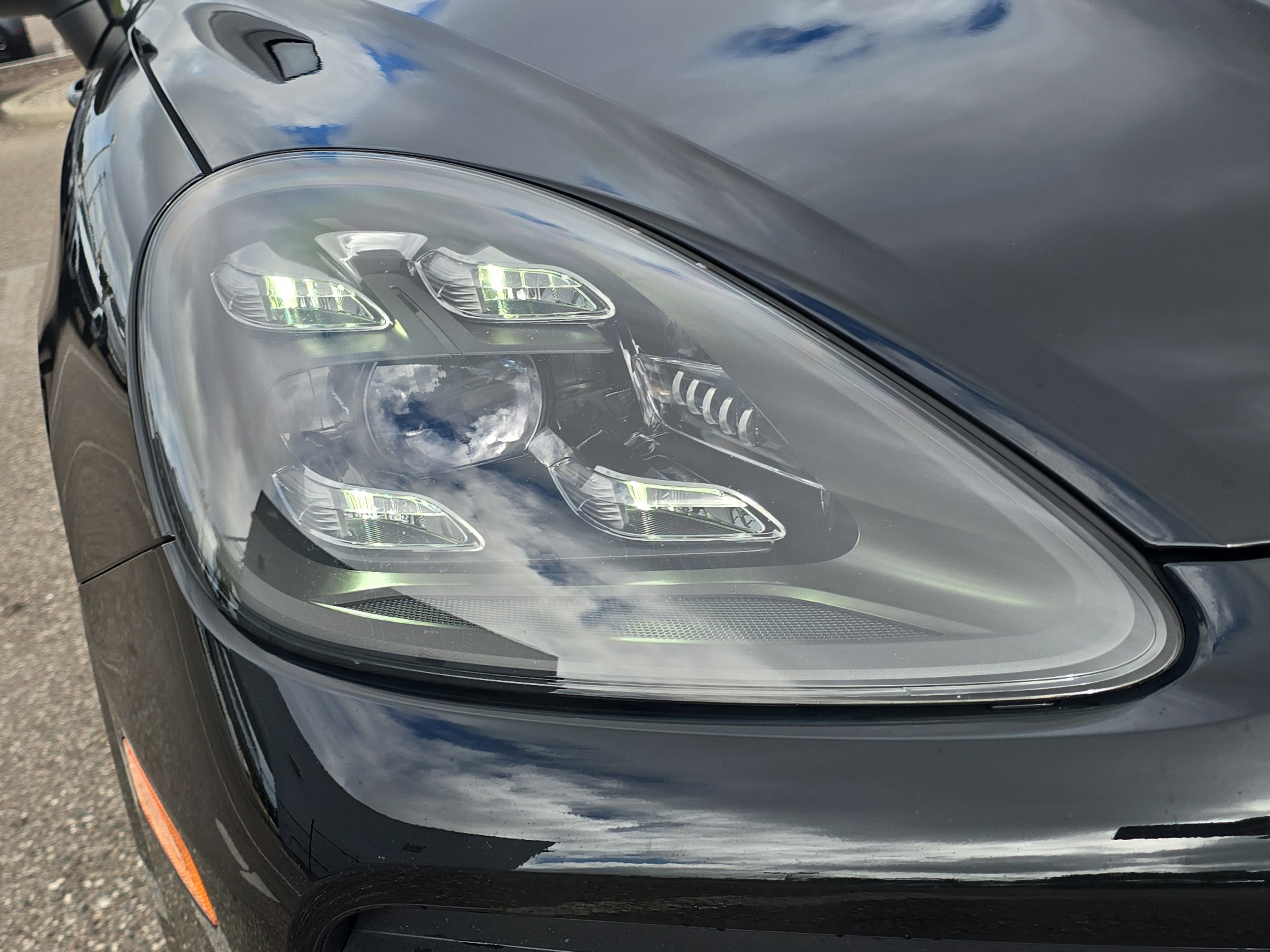 Used 2023 Porsche Cayenne S Platinum image 6