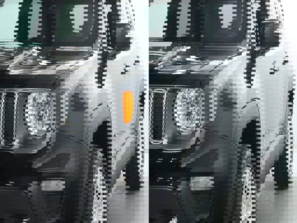 Used 2023 Jeep Renegade Limited image 4