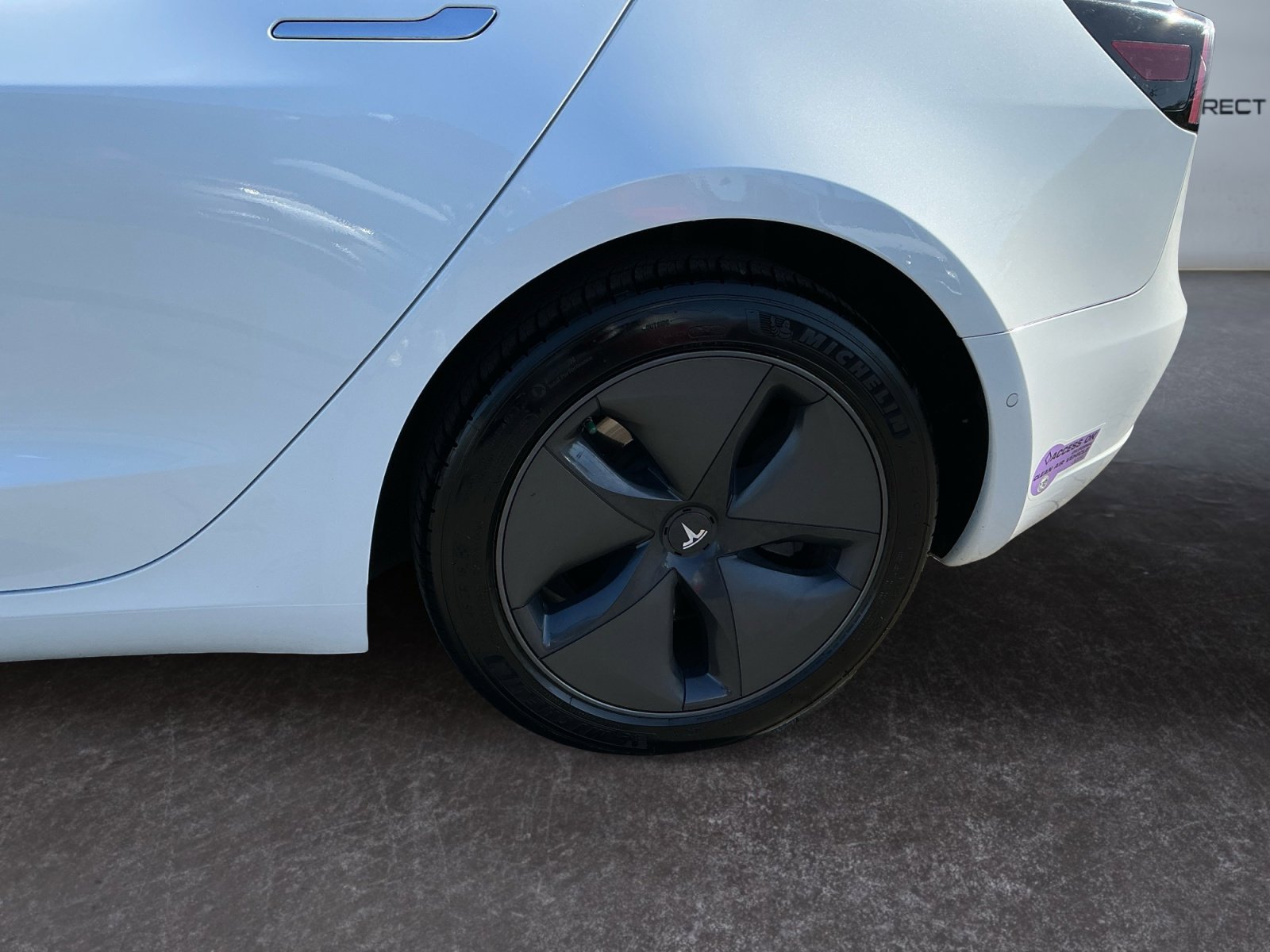 Used 2019 Tesla Model 3 Standard Range Plus image 9
