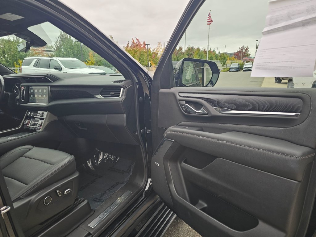 Used 2021 GMC Yukon Denali w/ Denali Ultimate Package AWD/4WD image 12
