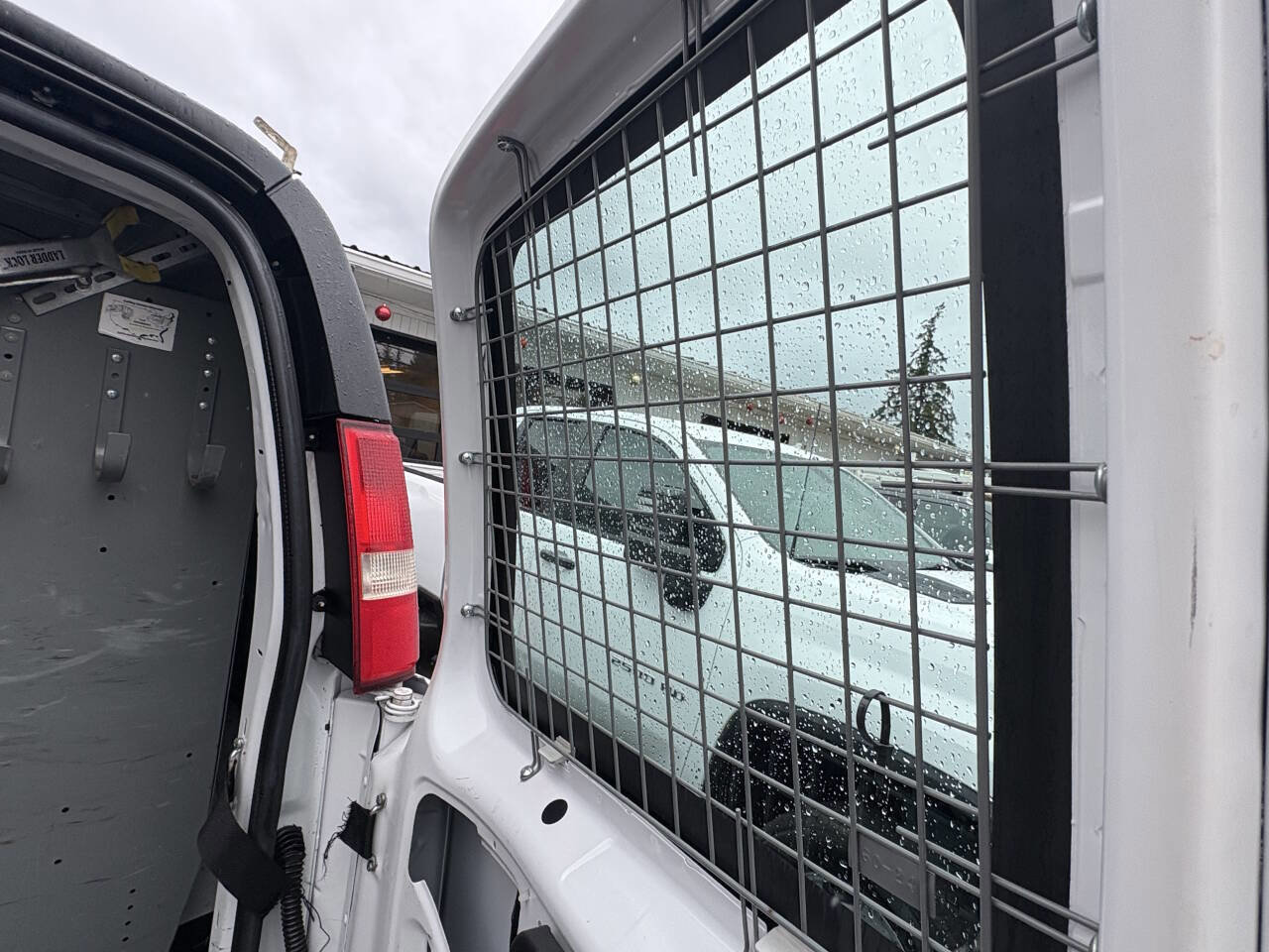 Used 2013 Chevrolet Express 2500 RWD image 22