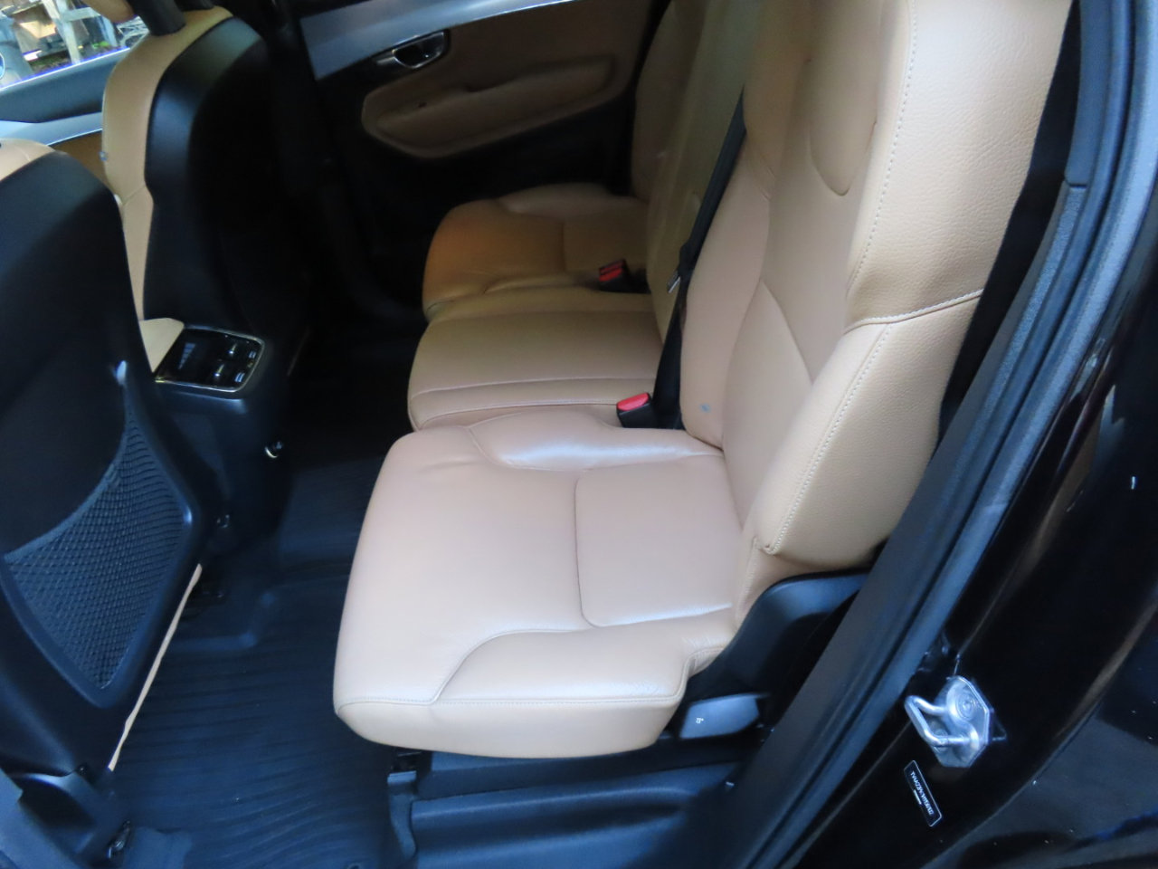 Used 2017 Volvo XC90 T6 Momentum w/ Vision Package image 11
