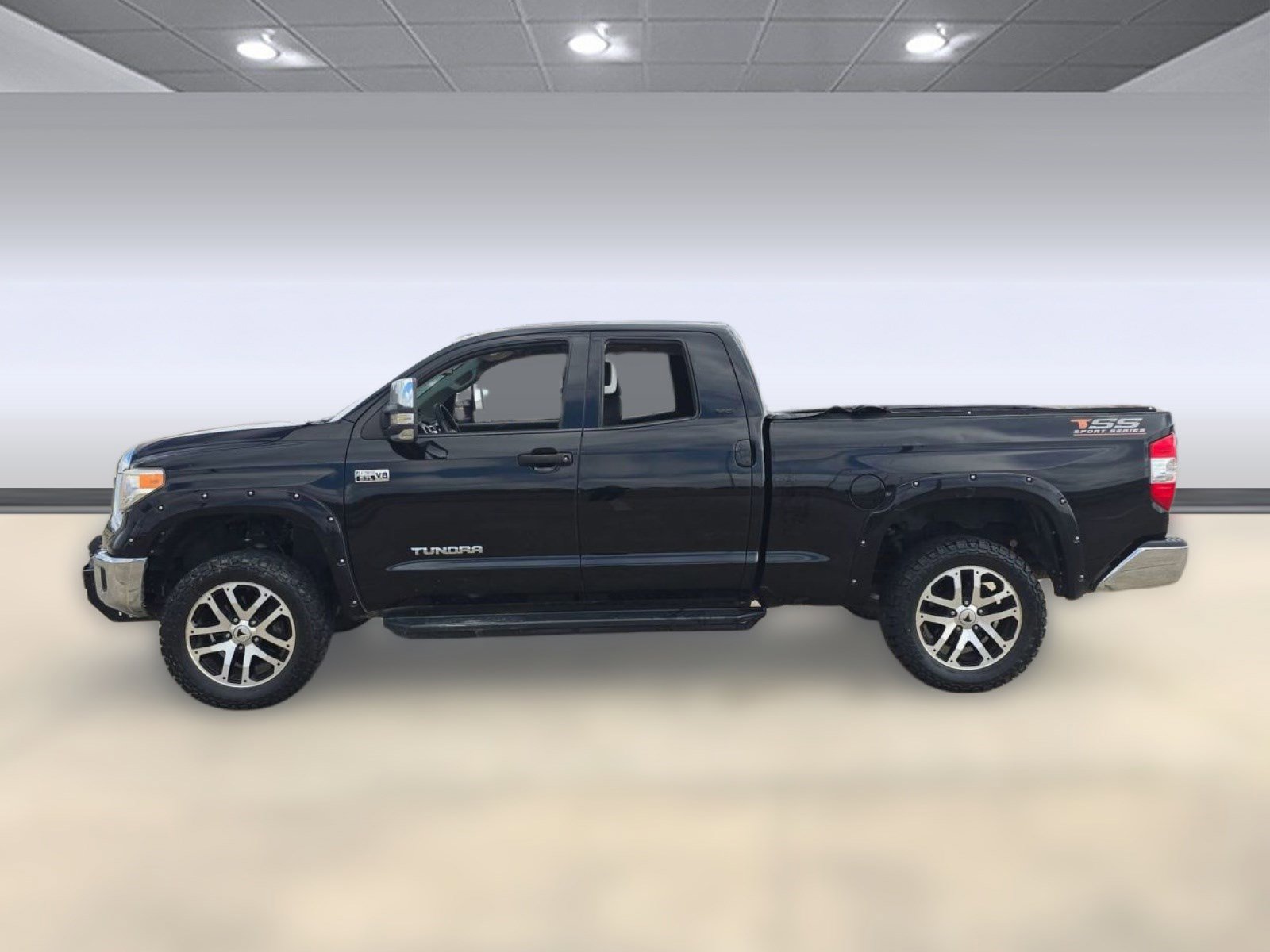 Used 2017 Toyota Tundra SR5 w/ SR5 Upgrade Package image 2