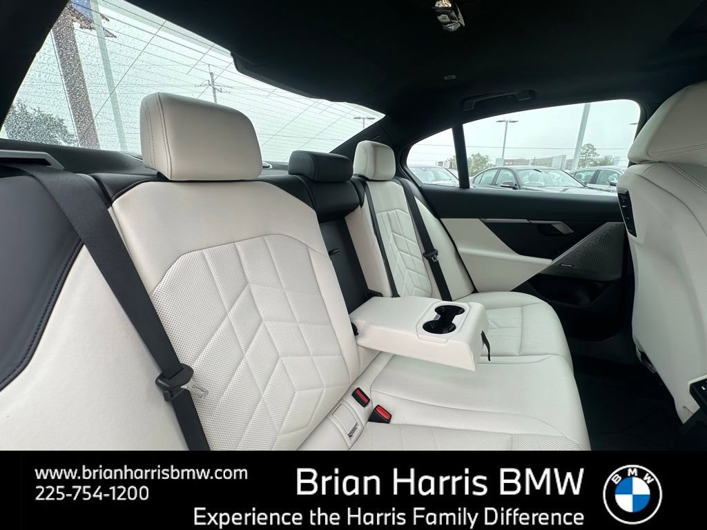 Certified 2025 BMW 530i w/ Premium Package image 27