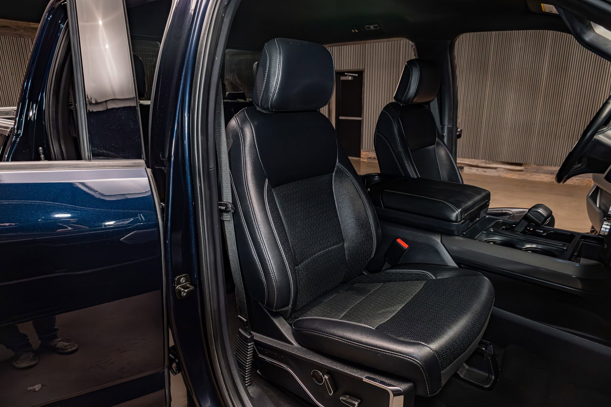 Used 2024 Ford F150 Lariat w/ Equipment Group 502A High AWD/4WD image 31