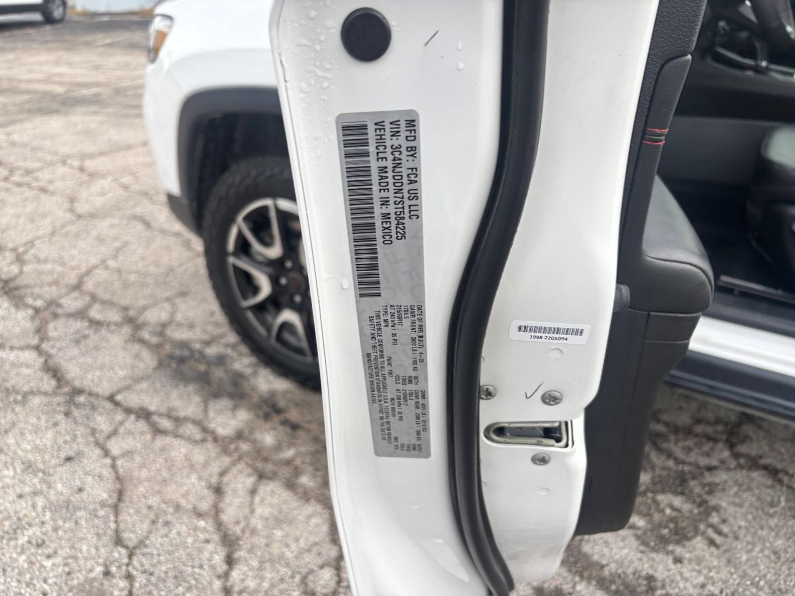 Used 2025 Jeep Compass Trailhawk AWD/4WD image 28