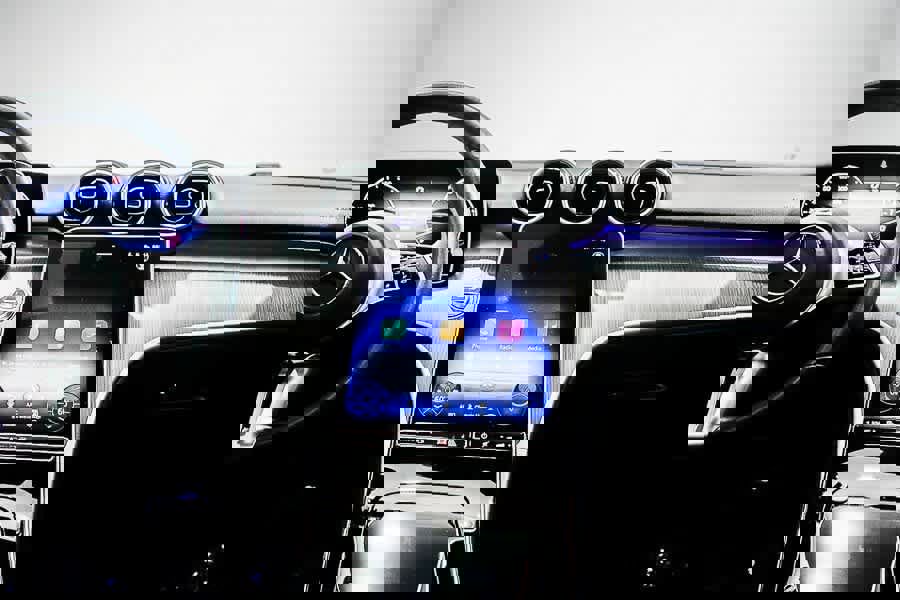 Used 2025 Mercedes-Benz C 300 Sedan image 13