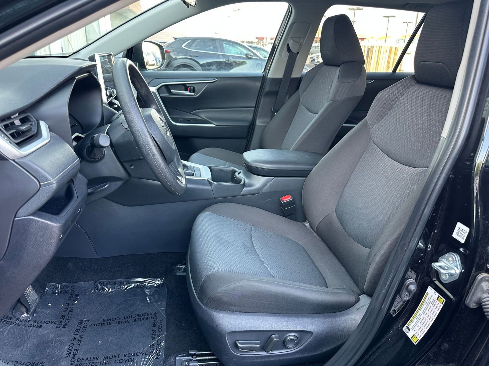 Used 2025 Toyota RAV4 XLE image 37