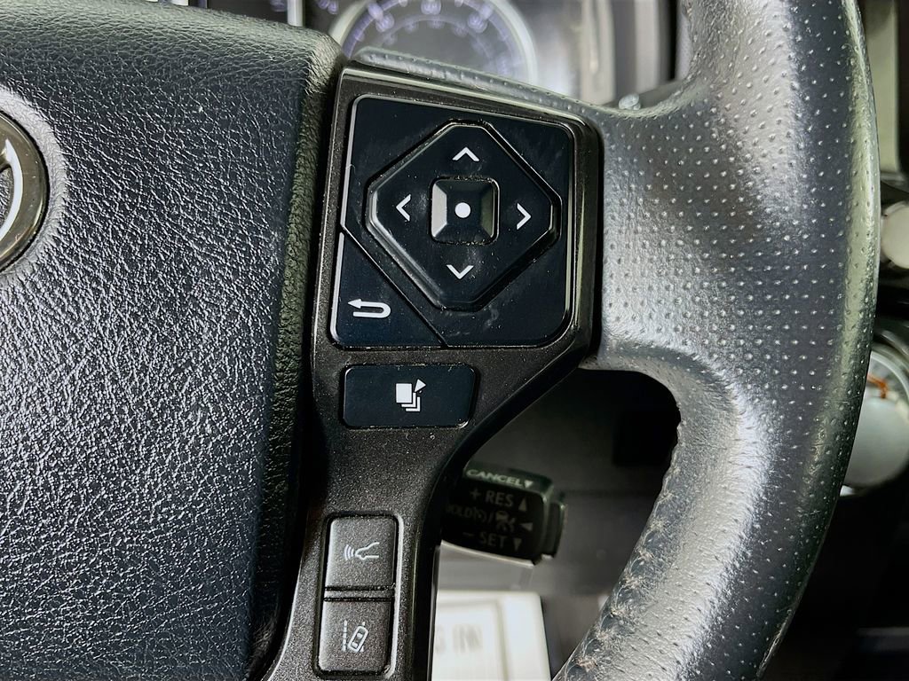 Used 2020 Toyota 4Runner TRD Off-Road Premium AWD/4WD image 17