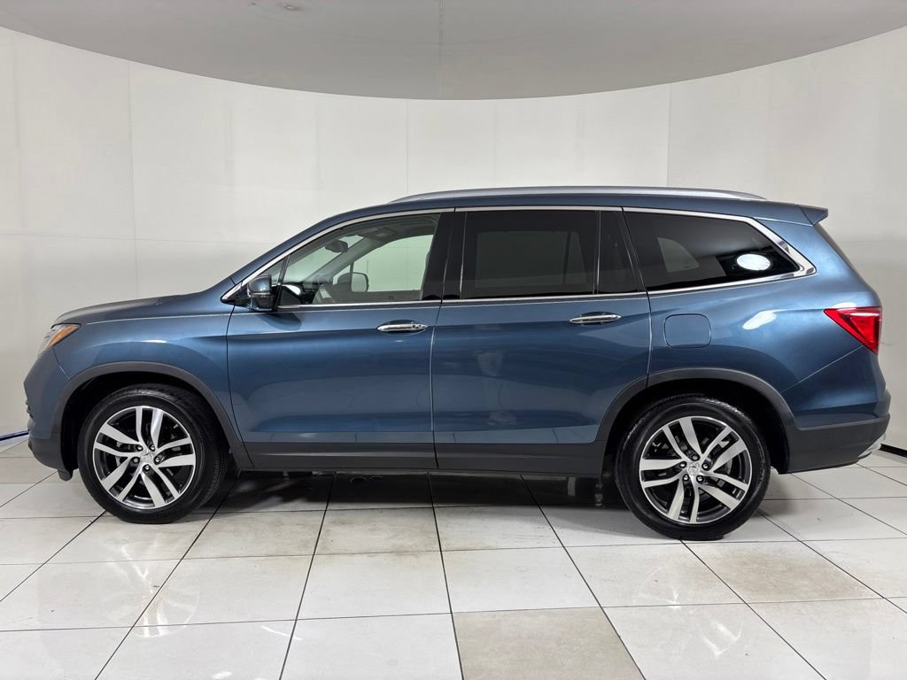 Used 2017 Honda Pilot Touring image 2