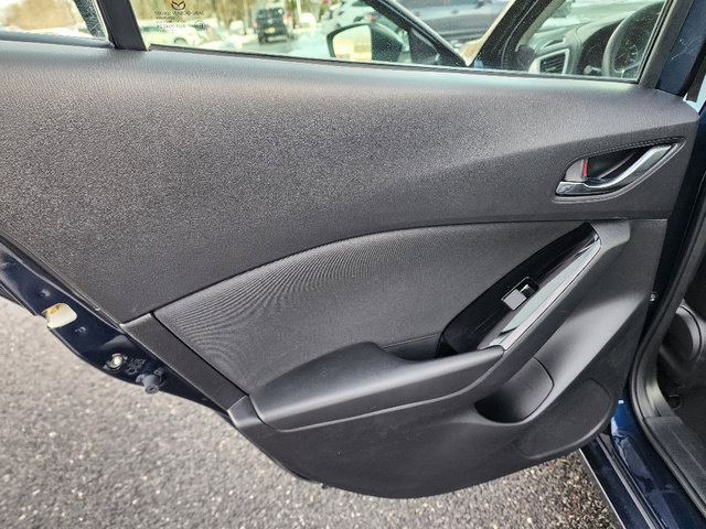 Used 2018 MAZDA MAZDA3 Sport image 34