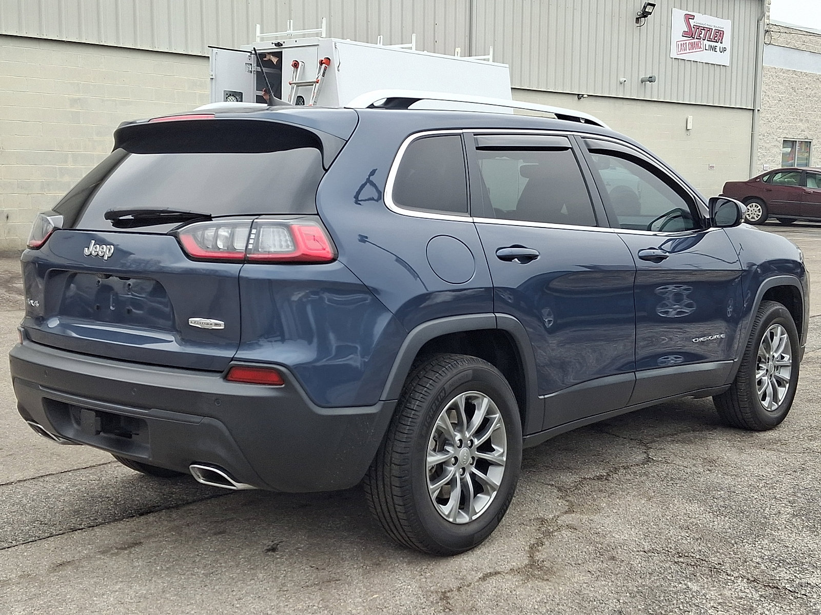 Used 2021 Jeep Cherokee Latitude Lux w/ Comfort/Convenience Group image 7