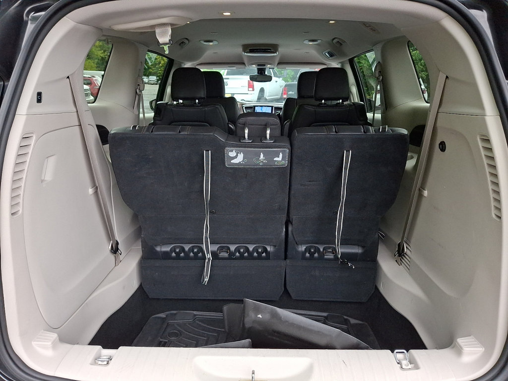Used 2017 Chrysler Pacifica Touring-L FWD image 12