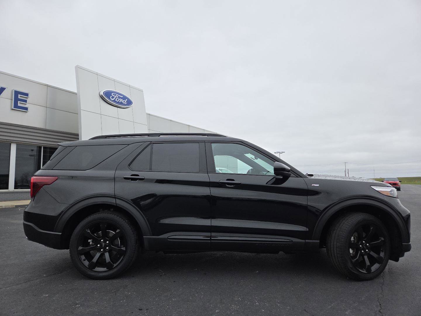 Used 2023 Ford Explorer ST-Line w/ Class IV Trailer Tow Package AWD/4WD image 14