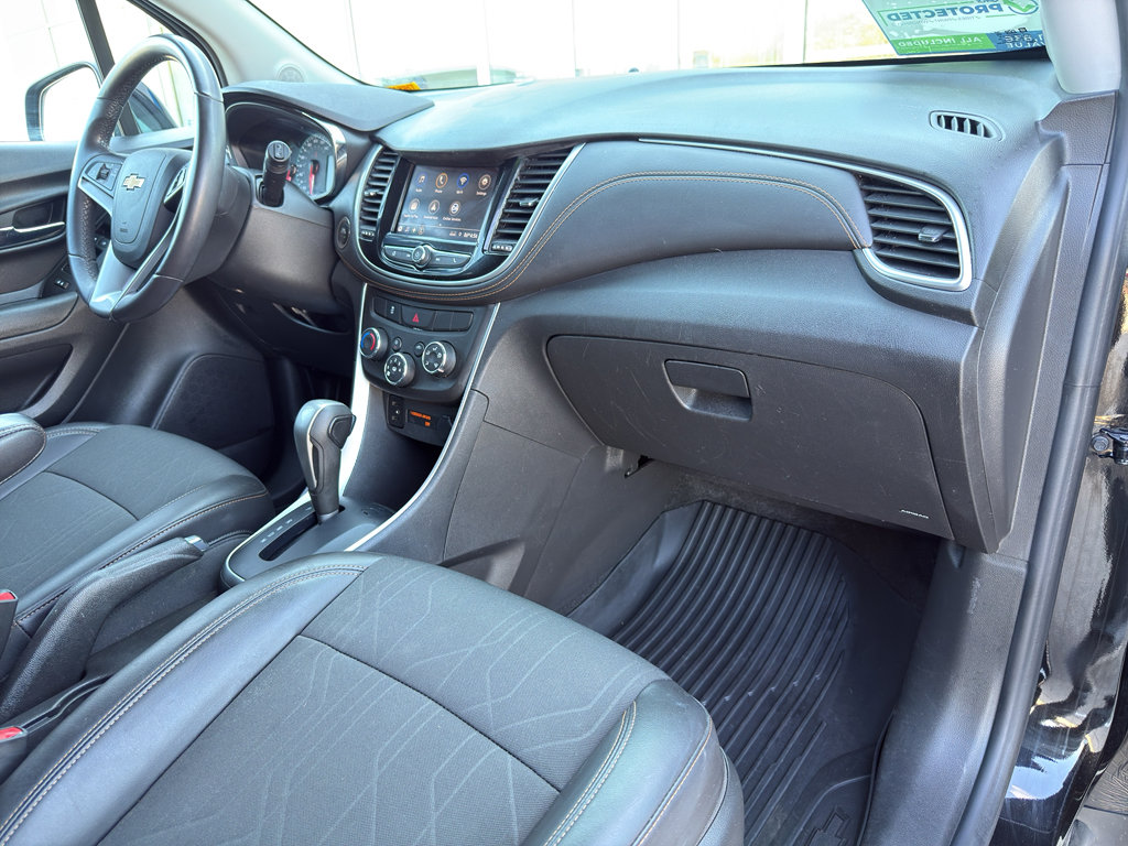 Used 2022 Chevrolet Trax LT w/ Midnight Edition image 39