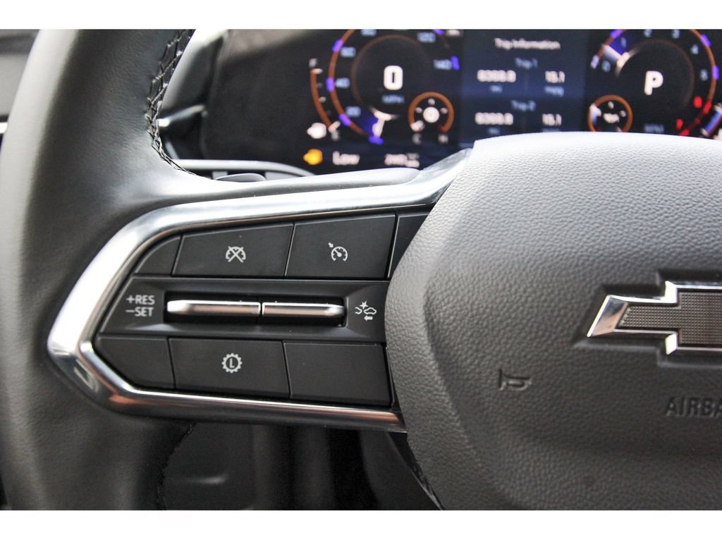 Used 2025 Chevrolet Suburban Z71 AWD/4WD image 16