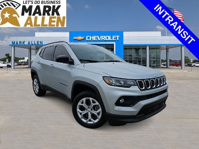 Used 2024 Jeep Compass Latitude AWD/4WD image 1
