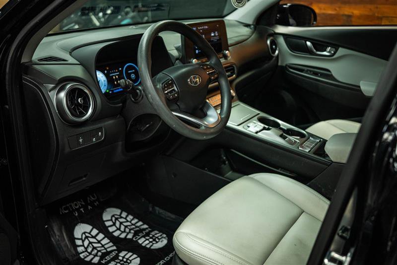 Used 2023 Hyundai Kona SE FWD image 8
