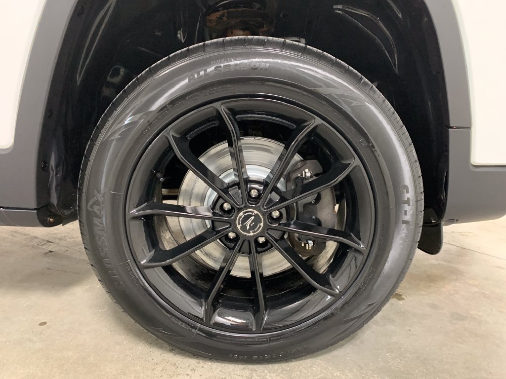 Used 2019 Jeep Cherokee Limited w/ Luxury Group AWD/4WD image 31