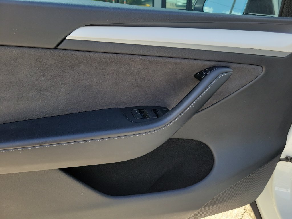Used 2024 Tesla Model Y Long Range AWD/4WD image 22