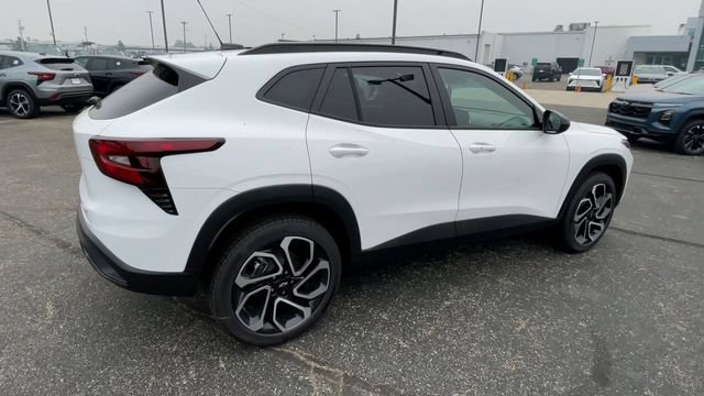 New 2026 Chevrolet Trax RS w/ Sunroof Package FWD image 2