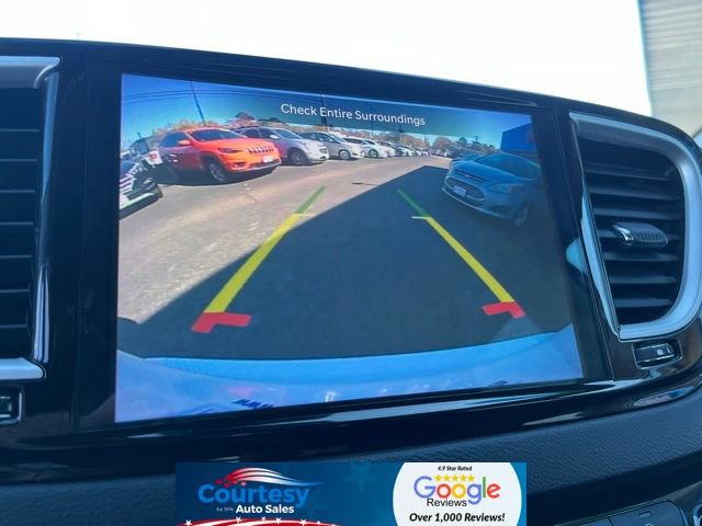 Used 2022 Chrysler Pacifica Touring-L FWD image 4