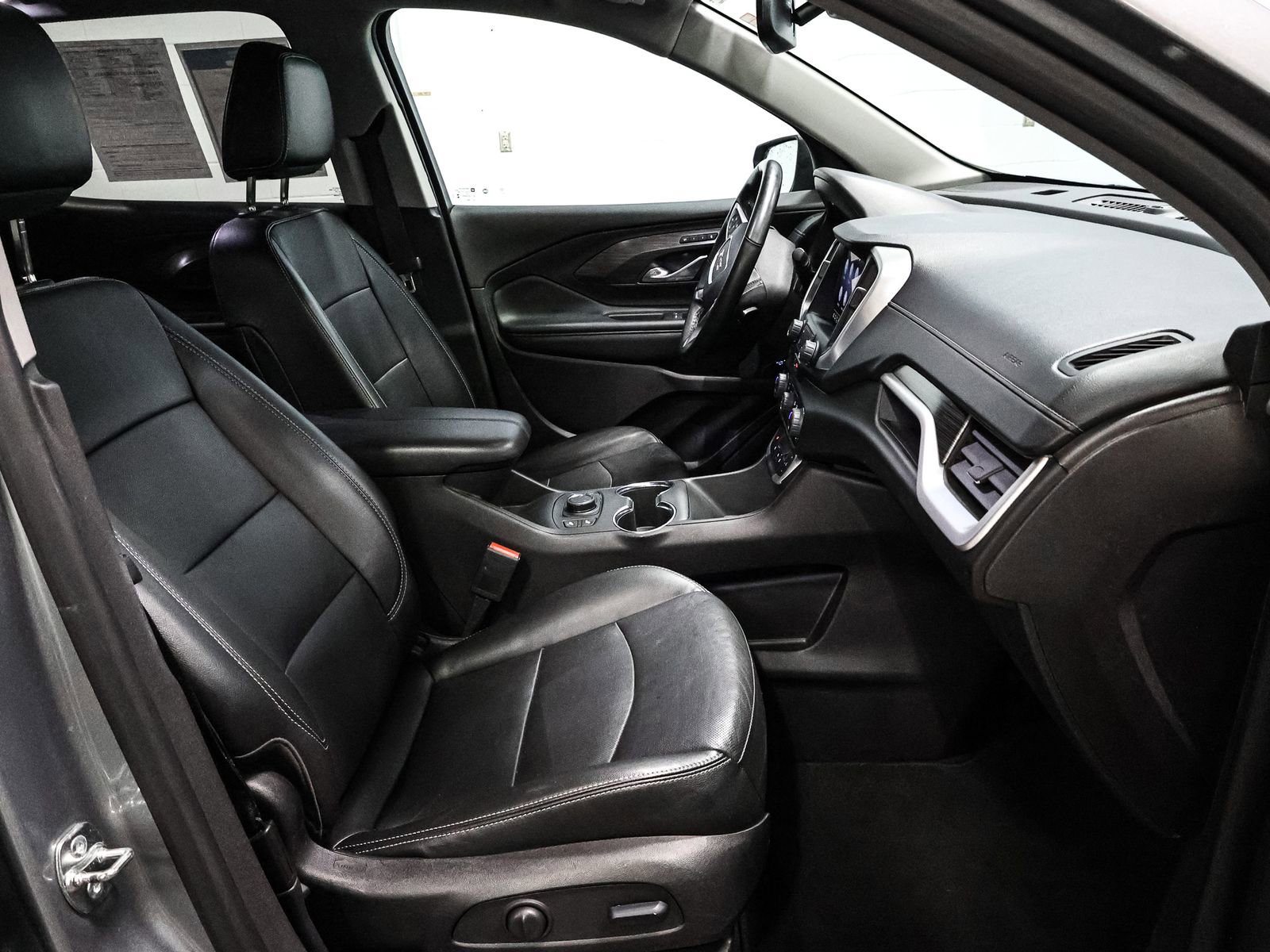 Used 2024 GMC Terrain SLT image 22