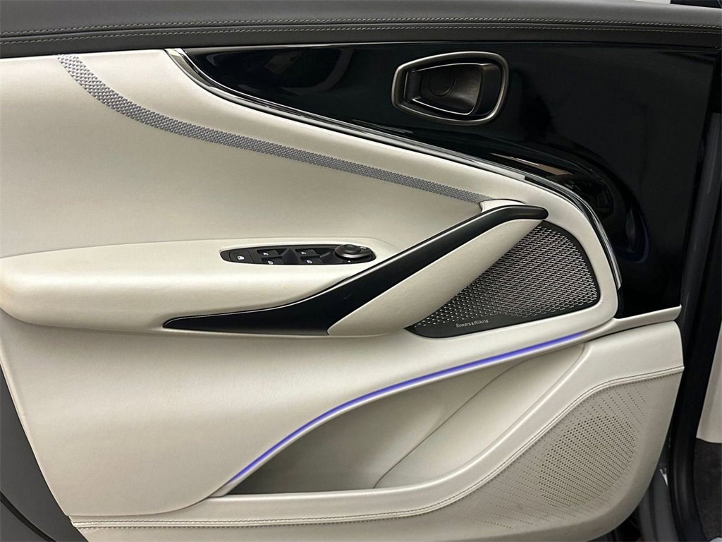 New 2025 Aston Martin DBX 707 image 14