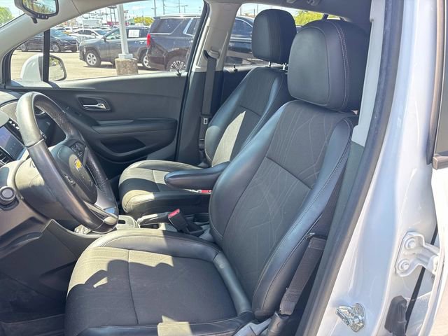 Used 2022 Chevrolet Trax LT w/ LT Convenience Package AWD/4WD image 26