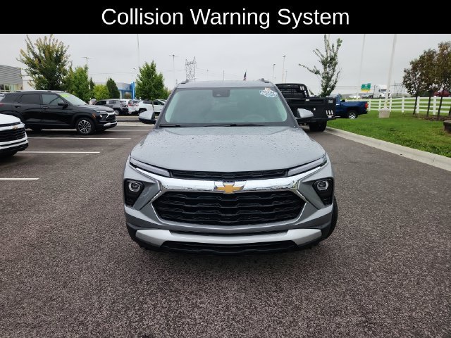 Used 2025 Chevrolet TrailBlazer LT AWD/4WD image 2