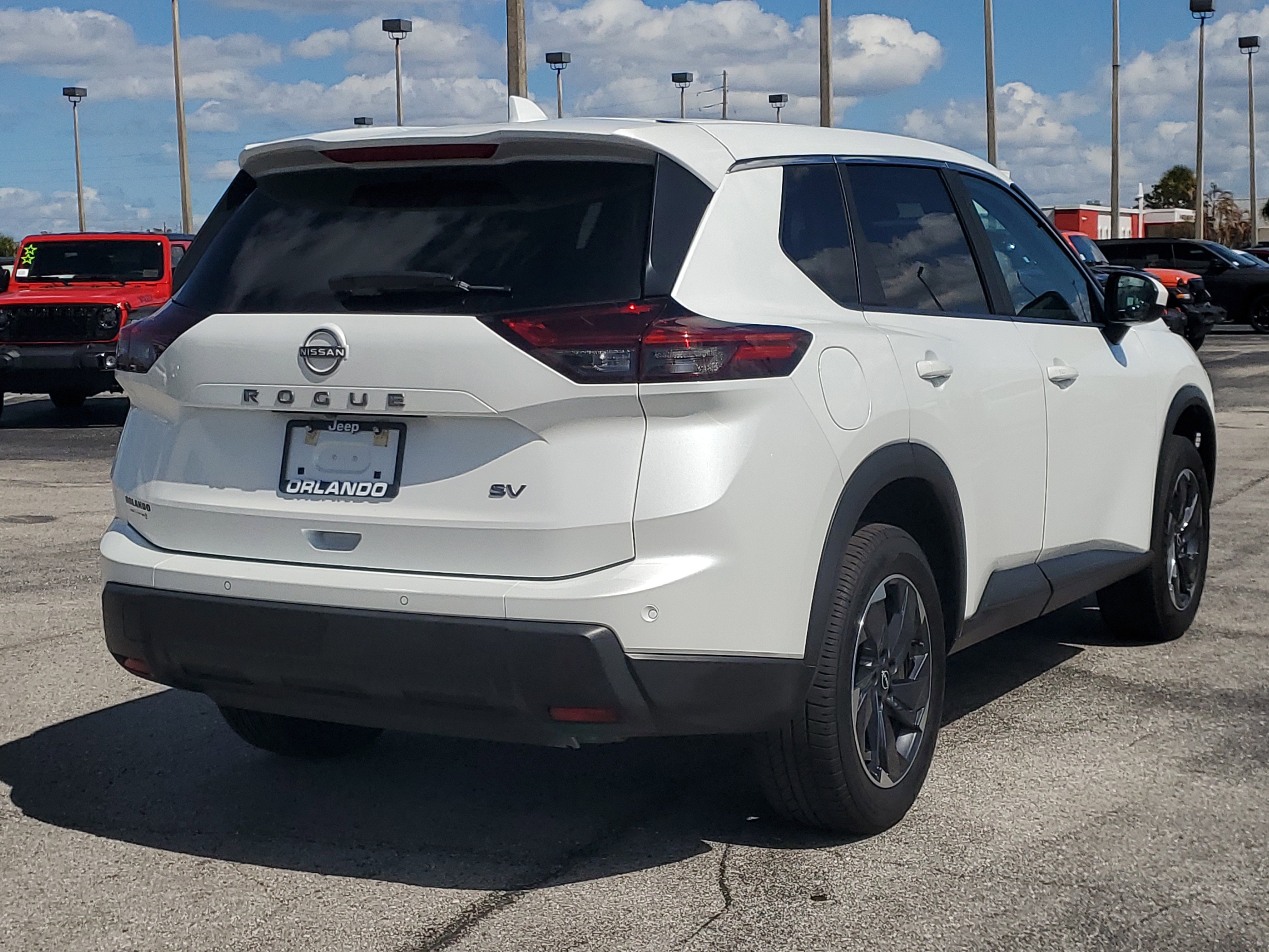 Used 2024 Nissan Rogue SV image 8